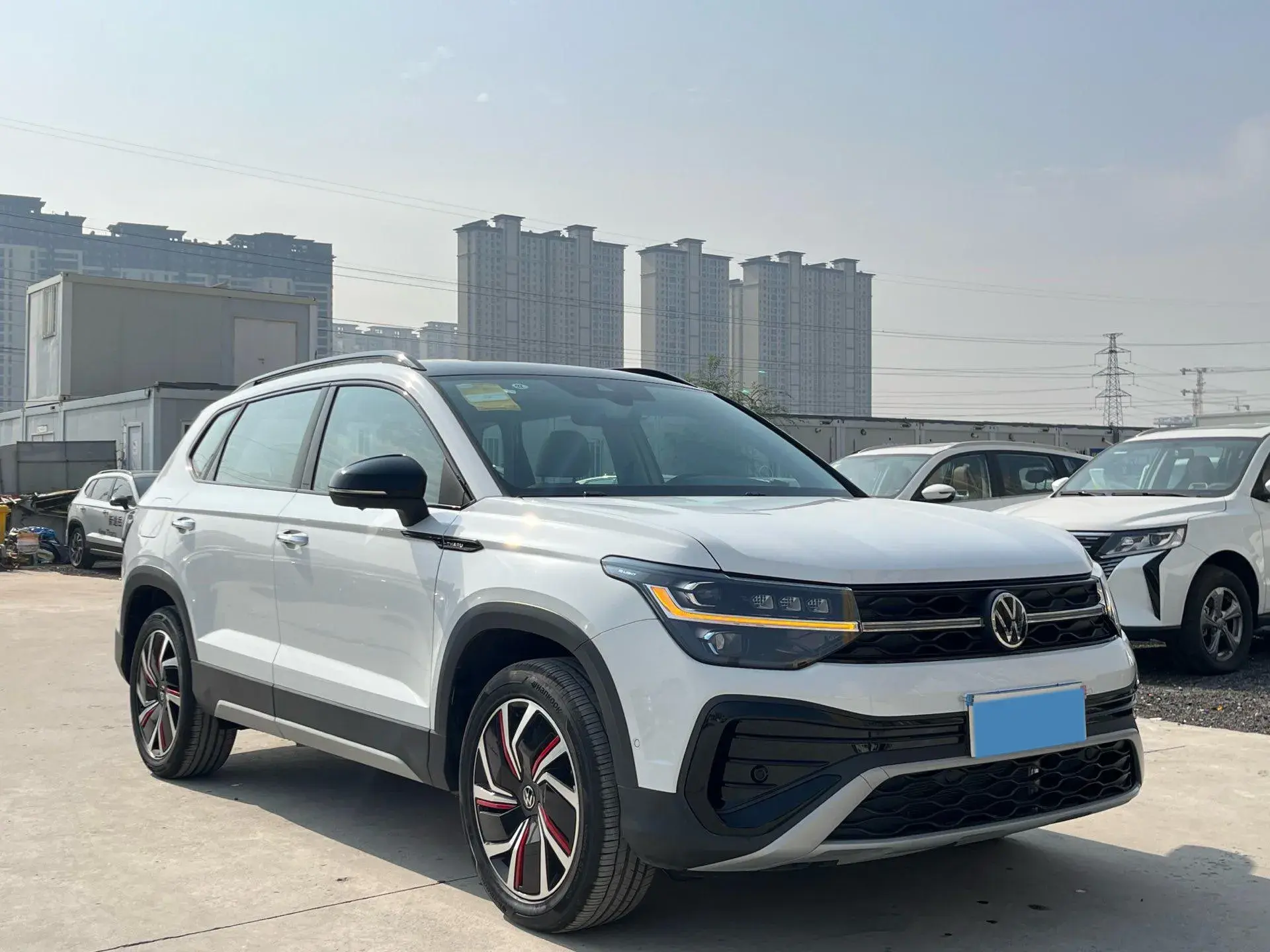 2024 VOLKSWAGEN THARU thumbnail 3