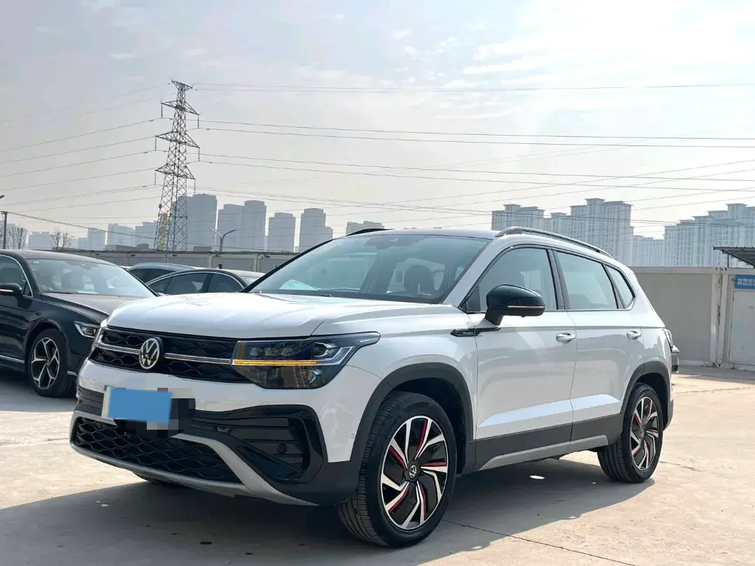 2024 VOLKSWAGEN THARU view 1