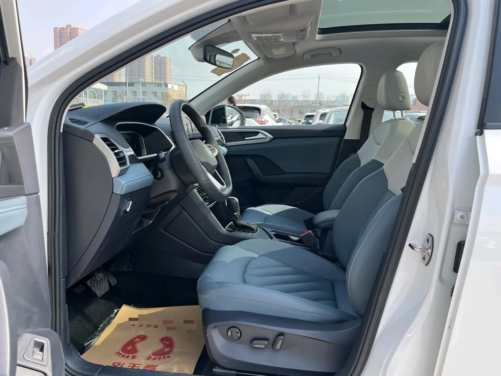 2024 VOLKSWAGEN THARU thumbnail 4