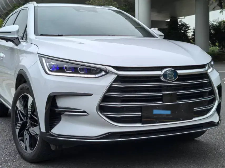 2023 BYD TANG thumbnail 3