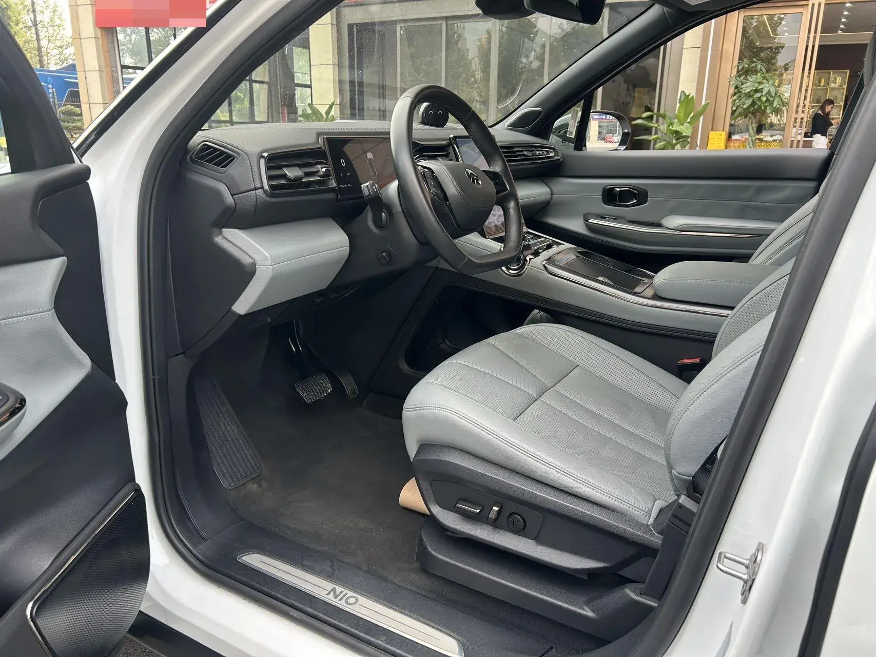 2020 NIO ES8 thumbnail 3