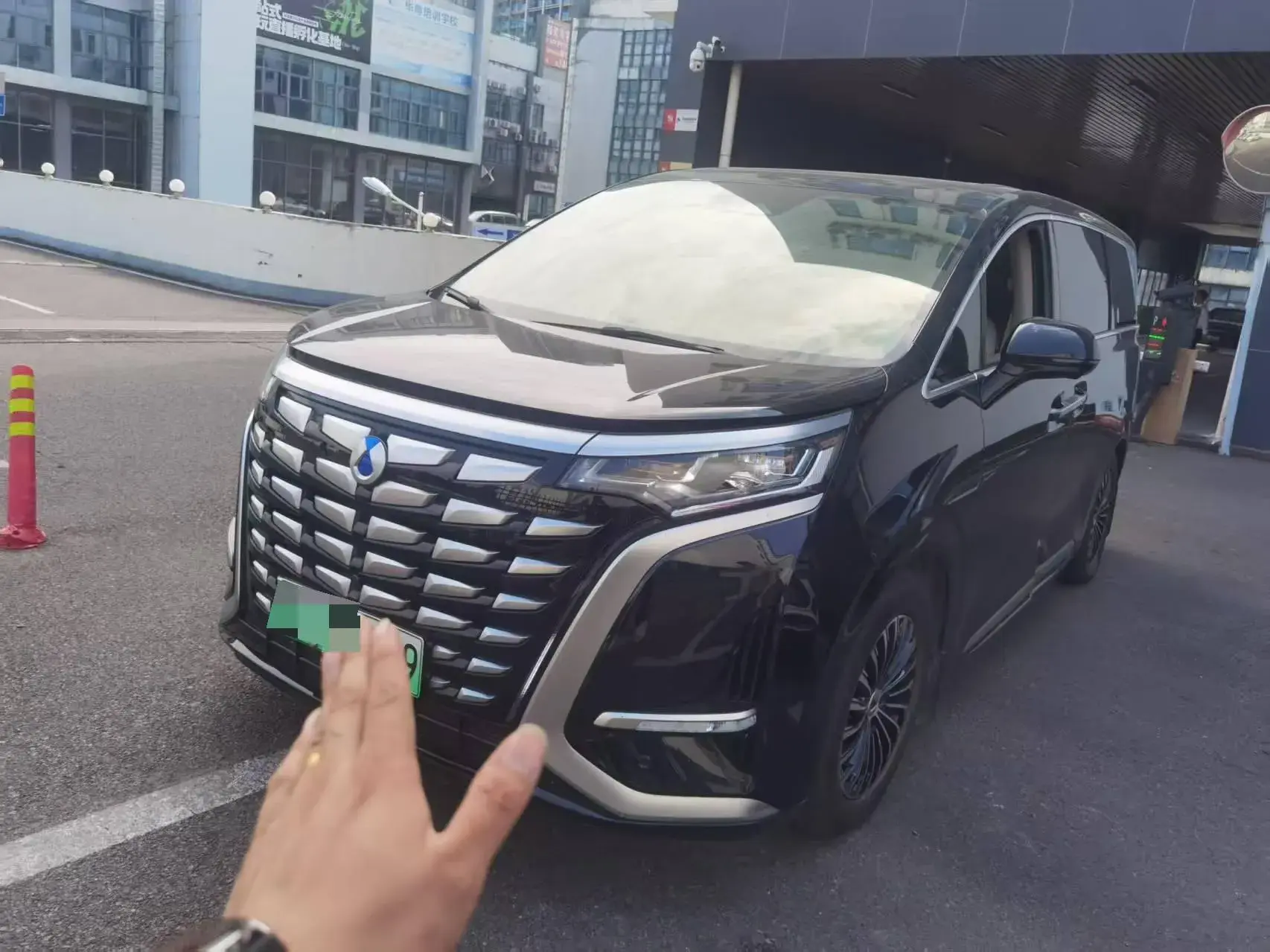 2022 DENZA D9 view 1