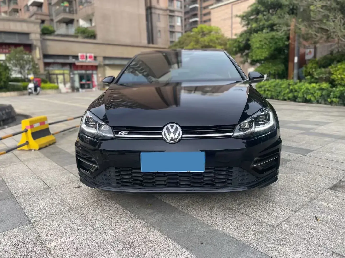 2018 VOLKSWAGEN GOLF thumbnail 3