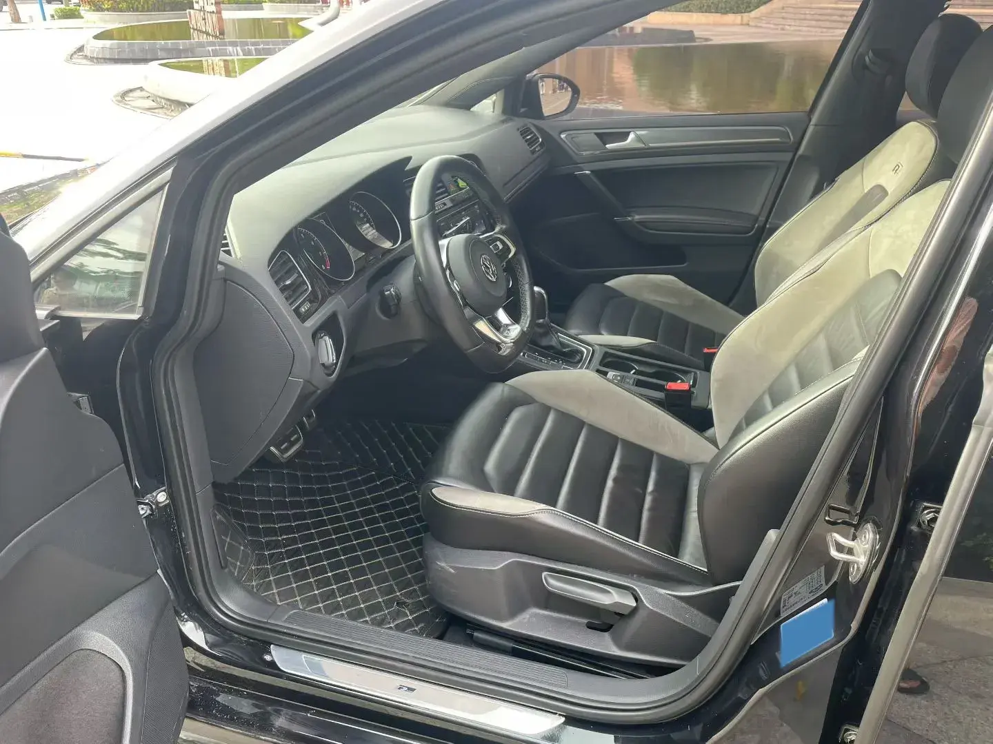 2018 VOLKSWAGEN GOLF thumbnail 4