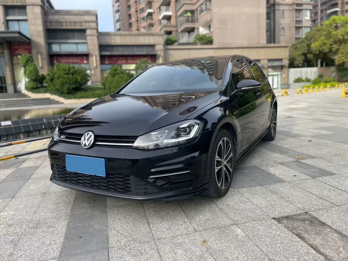 2018 VOLKSWAGEN GOLF view 1