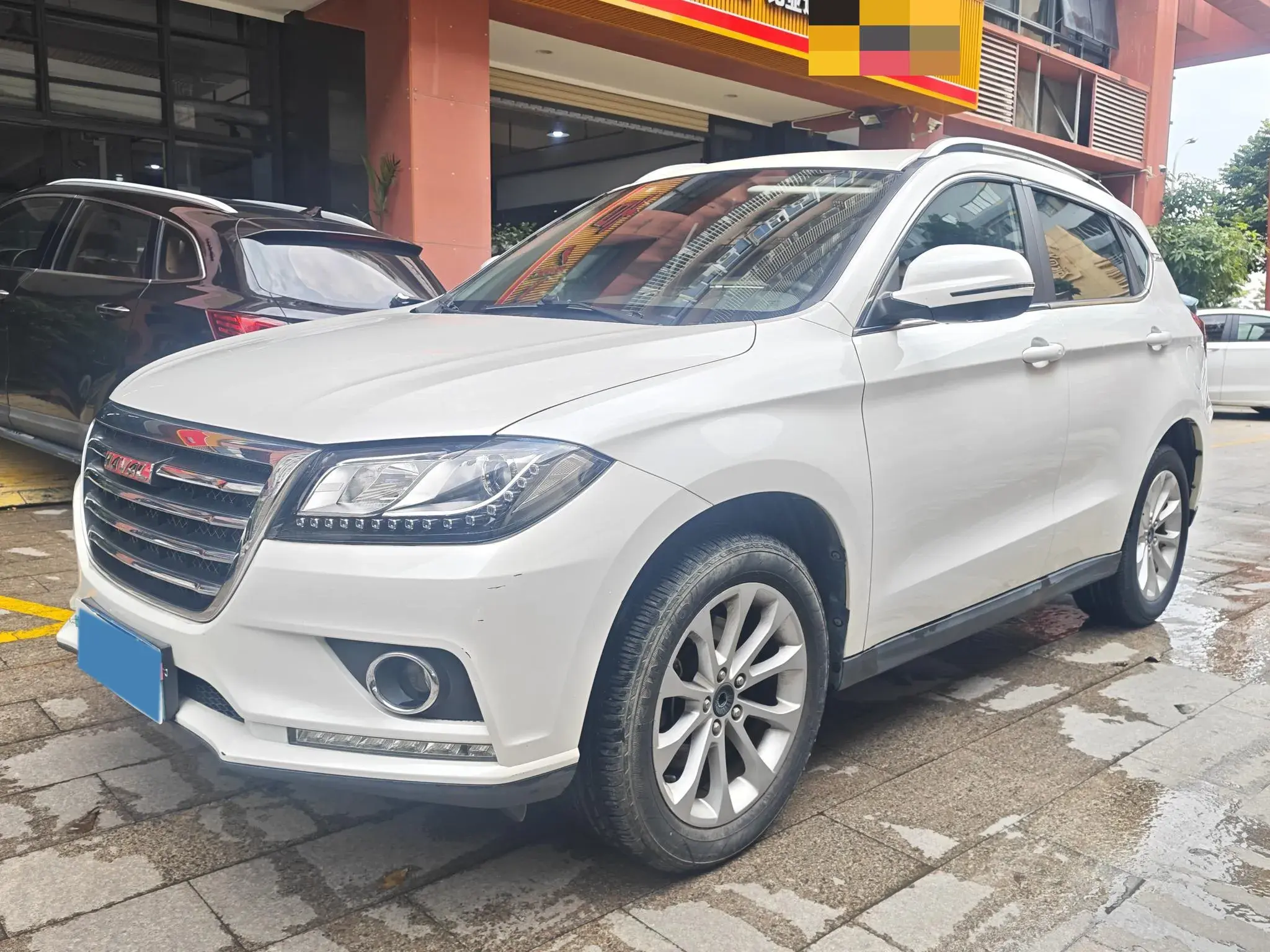 2017 HAVAL H2 view 1