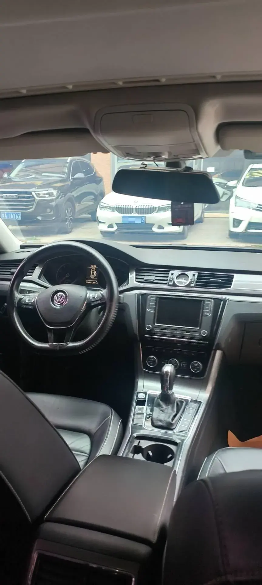 2017 VOLKSWAGEN PASSAT thumbnail 4