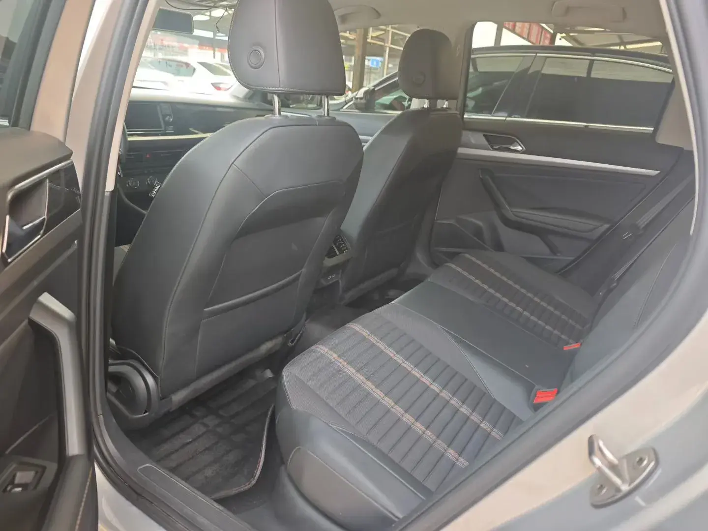 2019 VOLKSWAGEN LAVIDA thumbnail 4