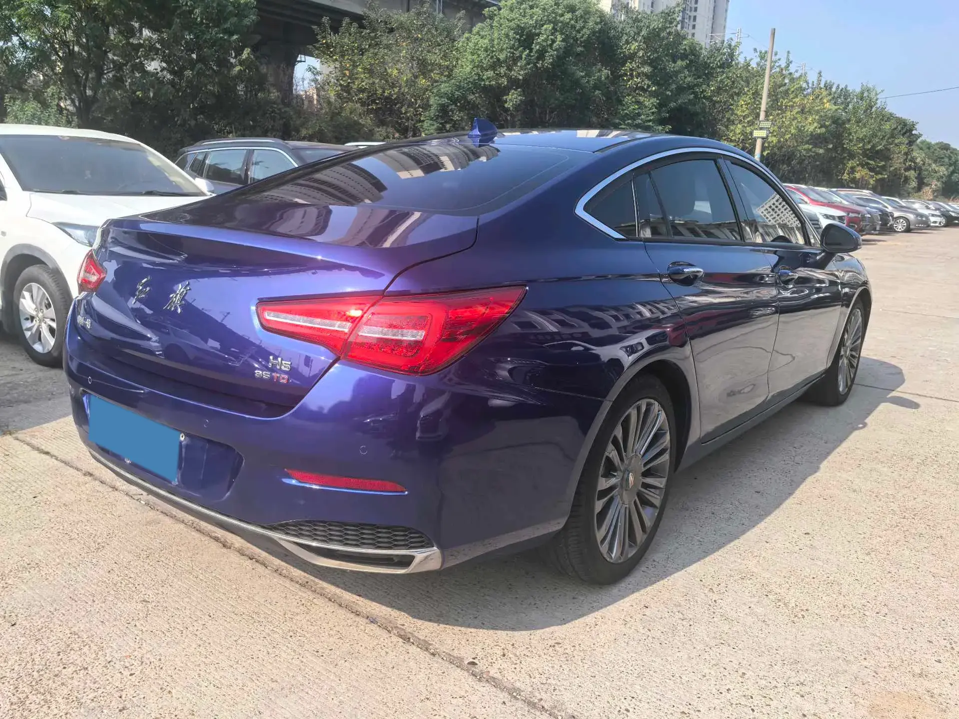 2020 HONGQI H5 thumbnail 2