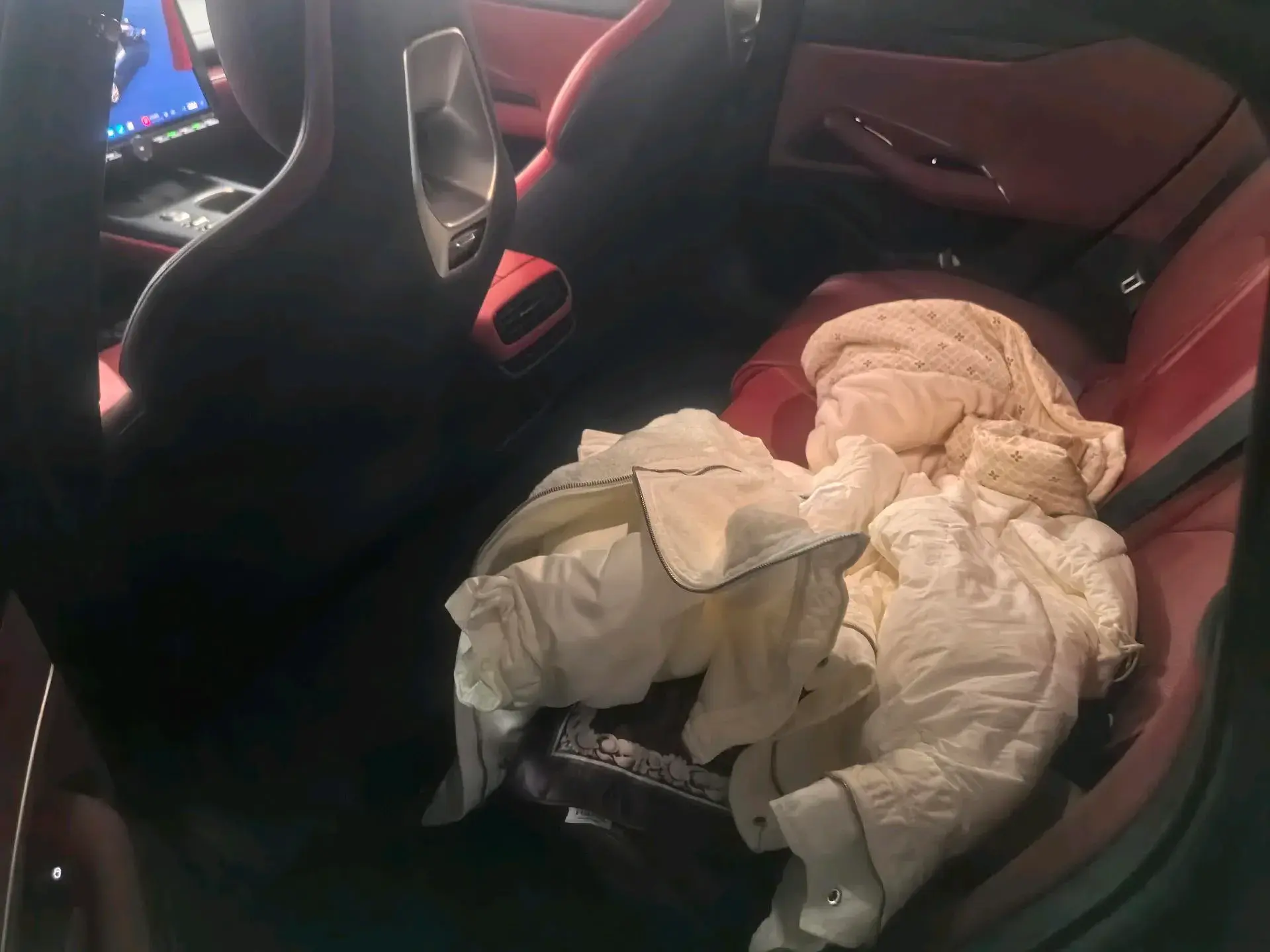 2024 MI SU7 thumbnail 4