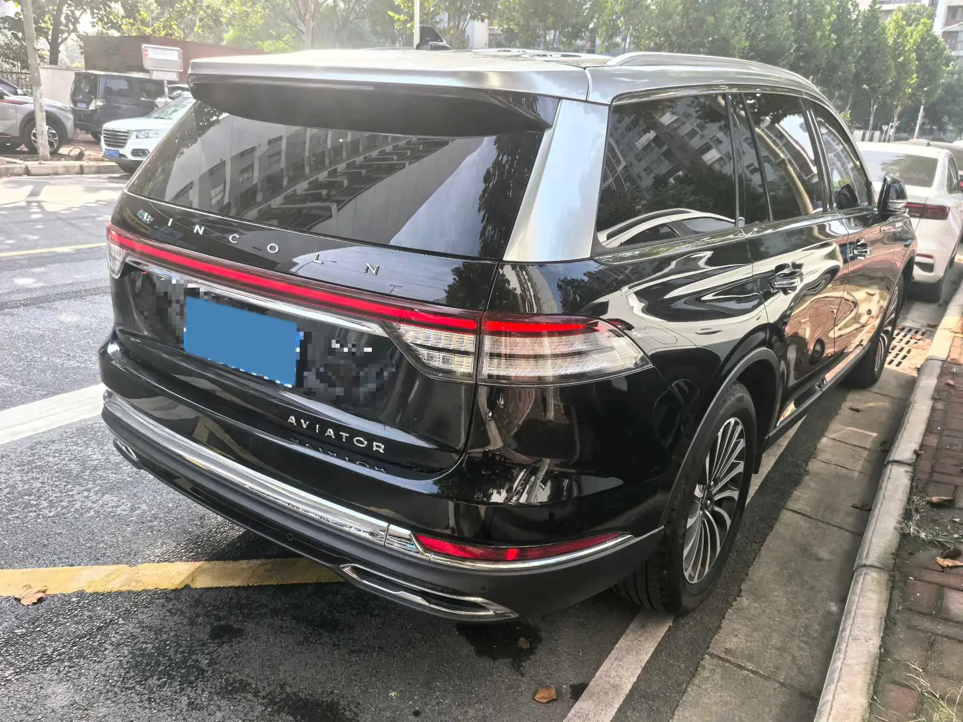 2023 LINCOLN AVIATOR thumbnail 4