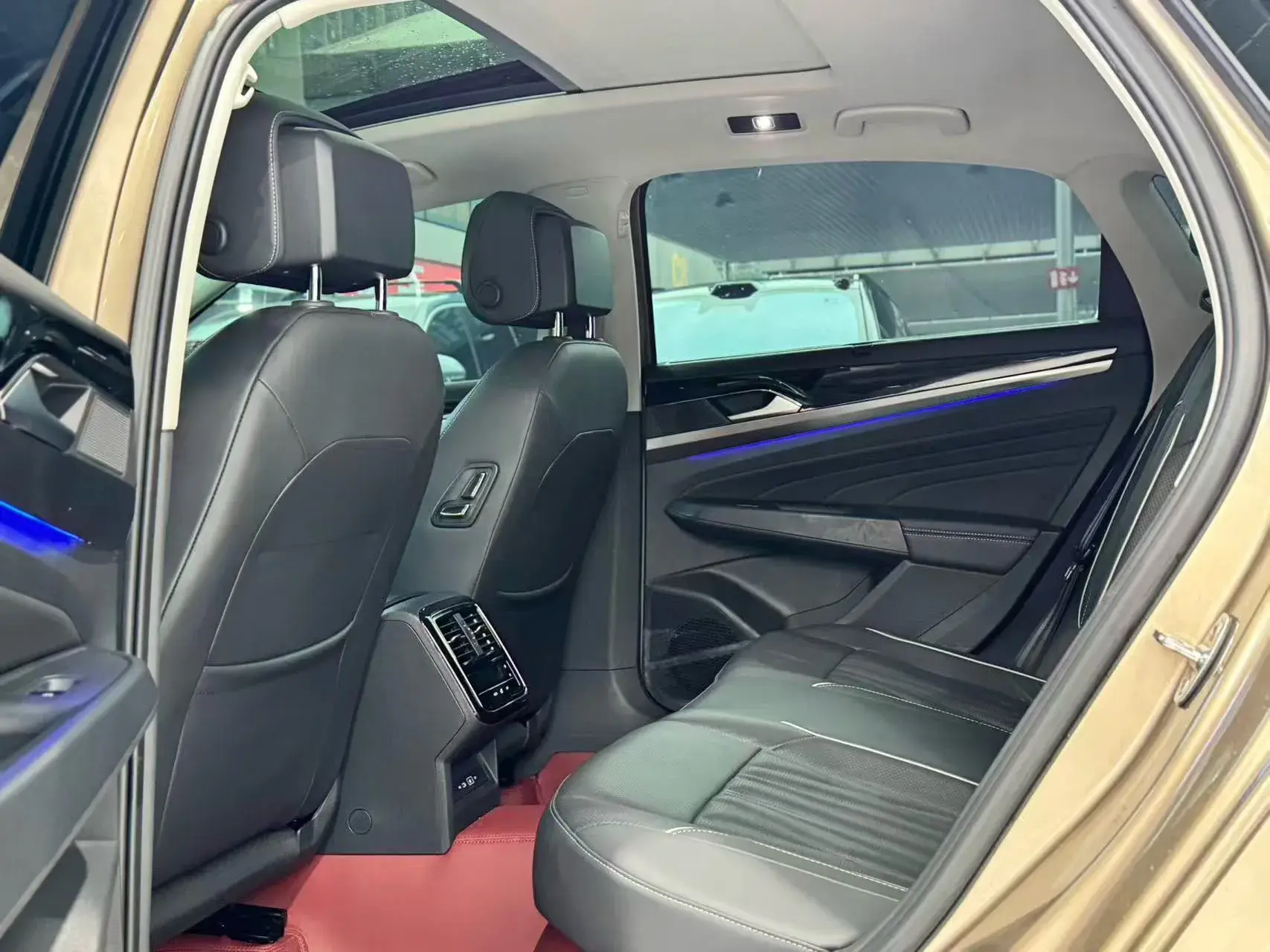 2022 VOLKSWAGEN PASSAT thumbnail 3