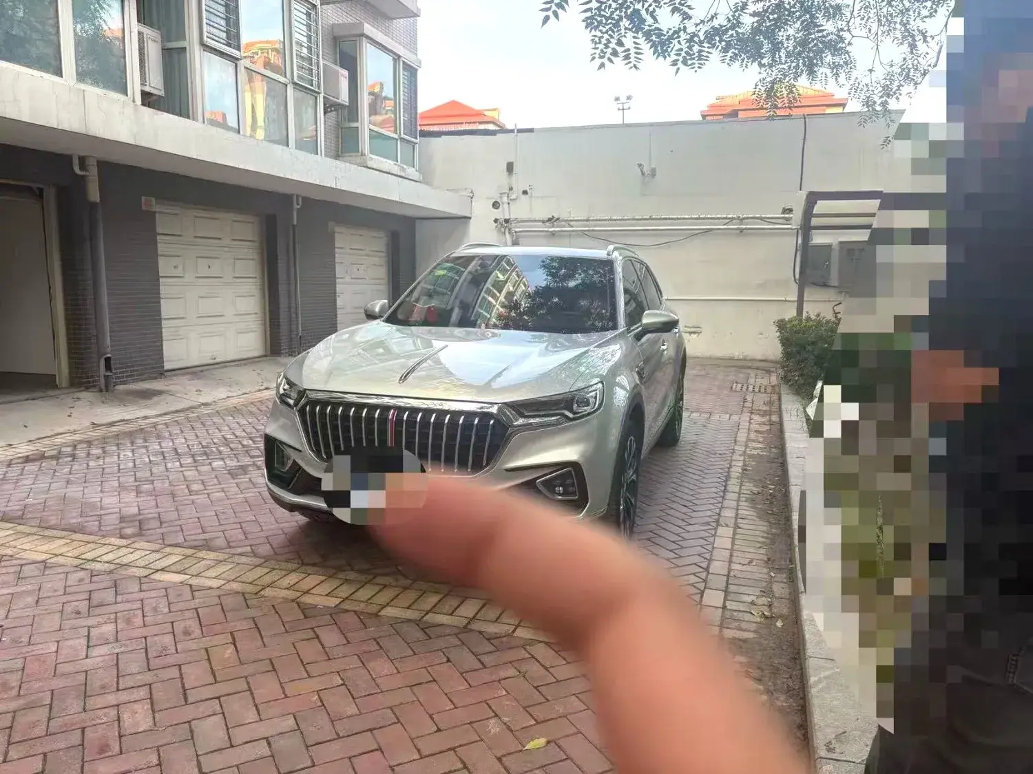 2019 HONGQI HS5 view 1