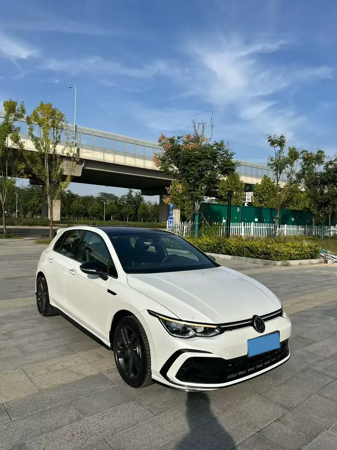 2023 VOLKSWAGEN GOLF thumbnail 3