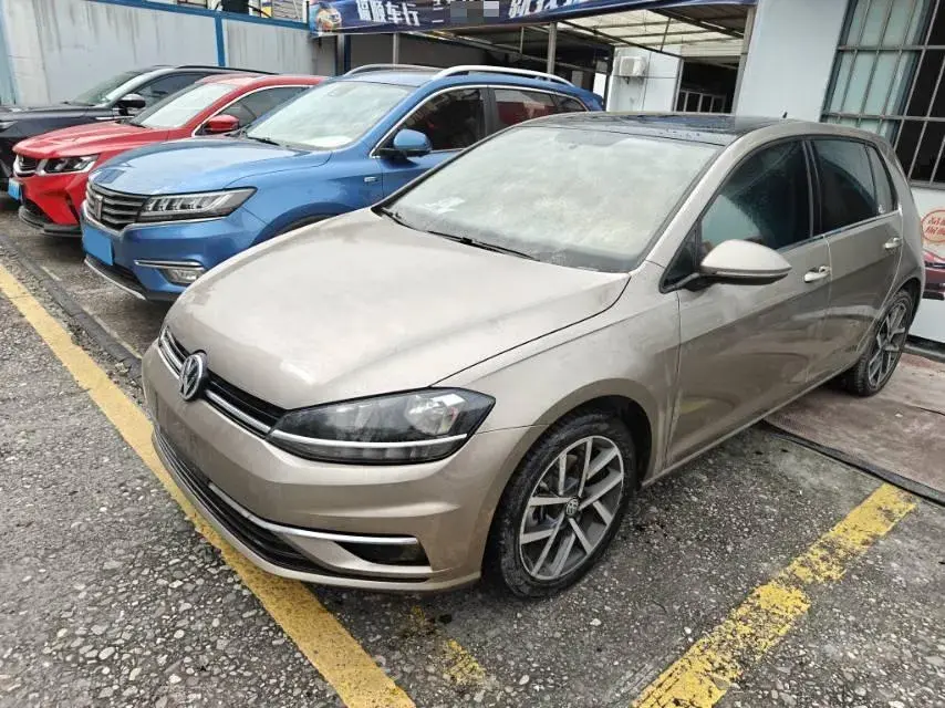 2020 VOLKSWAGEN GOLF view 1