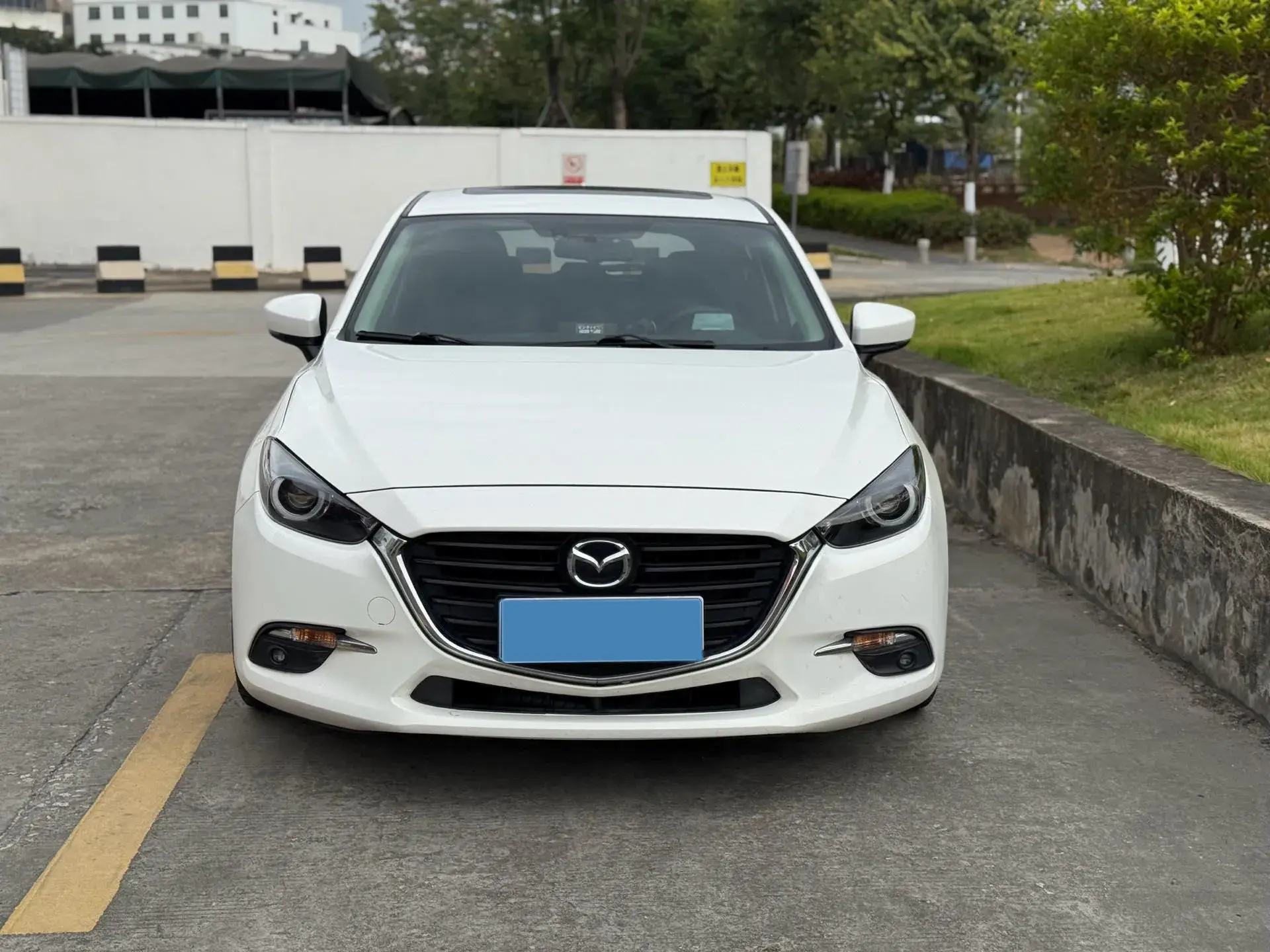 2017 MAZDA 3 thumbnail 2