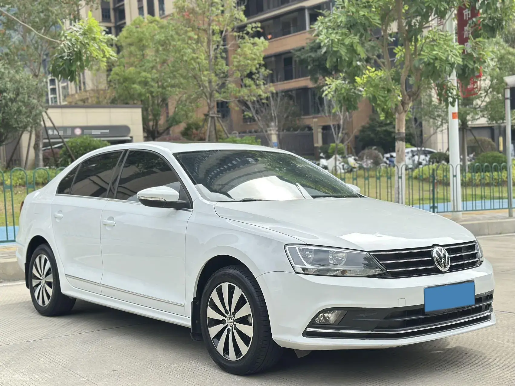 2018 VOLKSWAGEN SAGITAR thumbnail 3