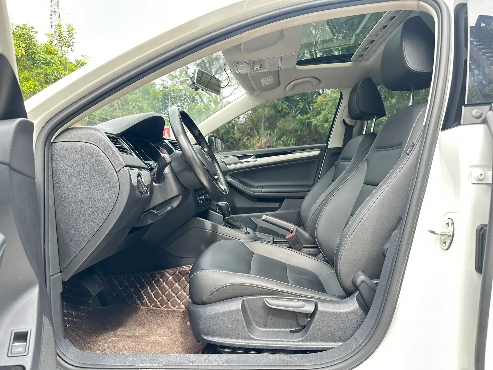 2018 VOLKSWAGEN SAGITAR thumbnail 4