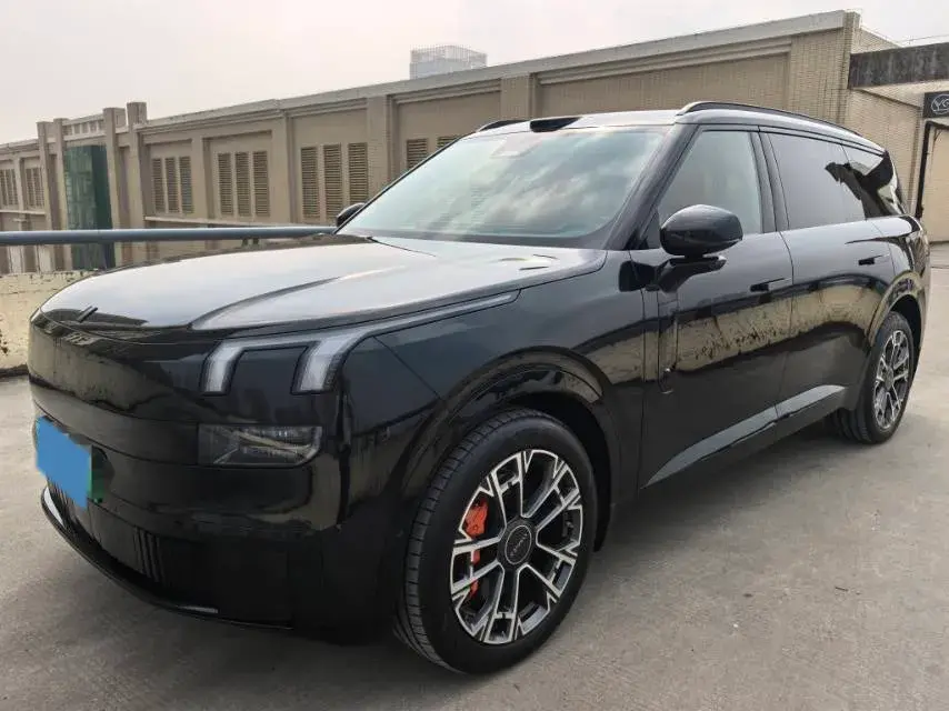 2025 LYNK&CO 900 view 1