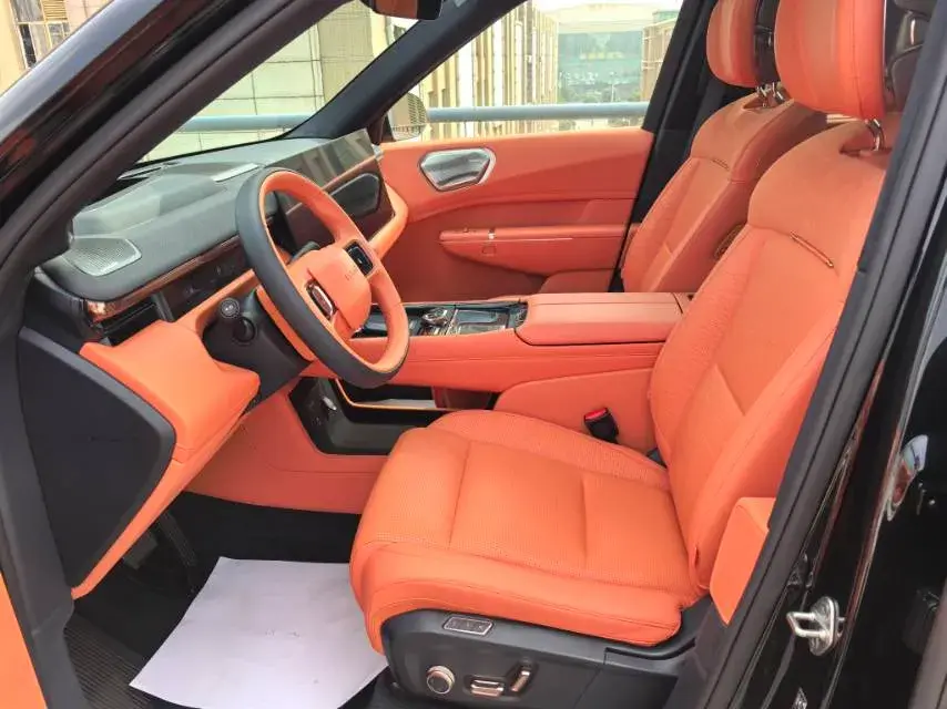 2025 LYNK&CO 900 thumbnail 2