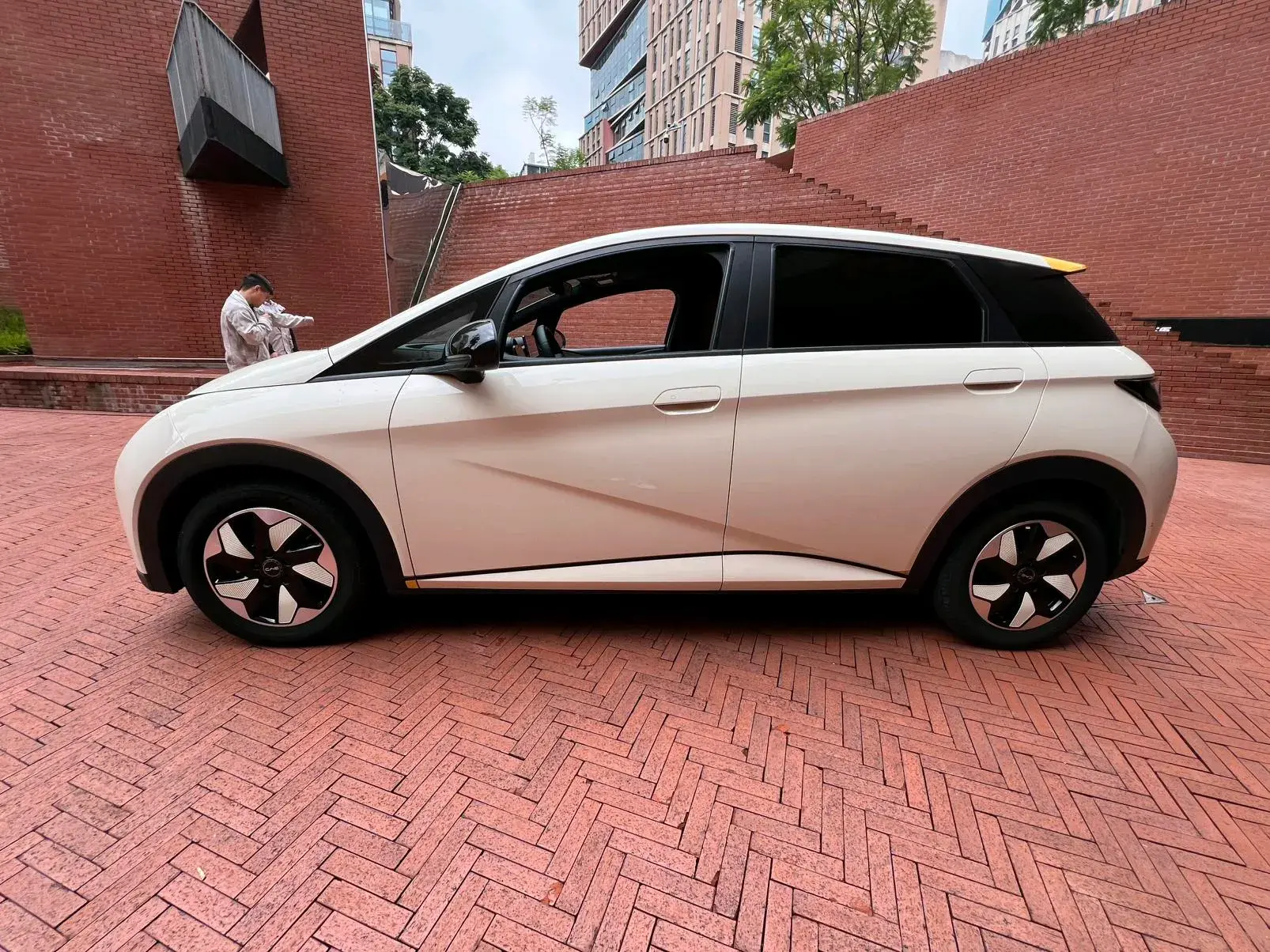 2024 BYD DOLPHIN thumbnail 4