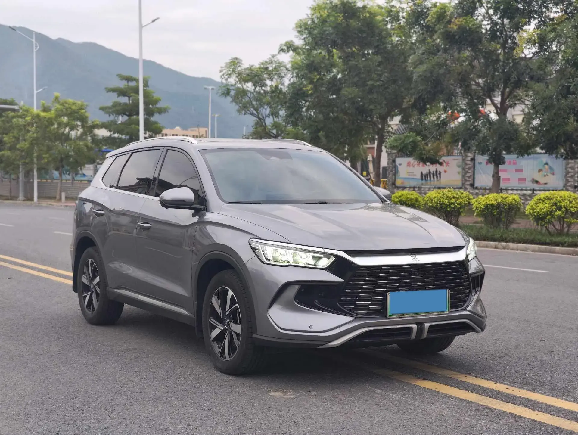 2023 BYD SONG thumbnail 3