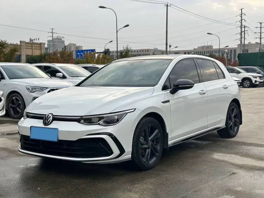 2021 VOLKSWAGEN GOLF view 1