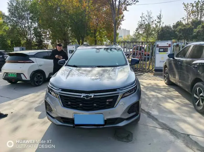 2022 CHEVROLET EQUINOX thumbnail 3