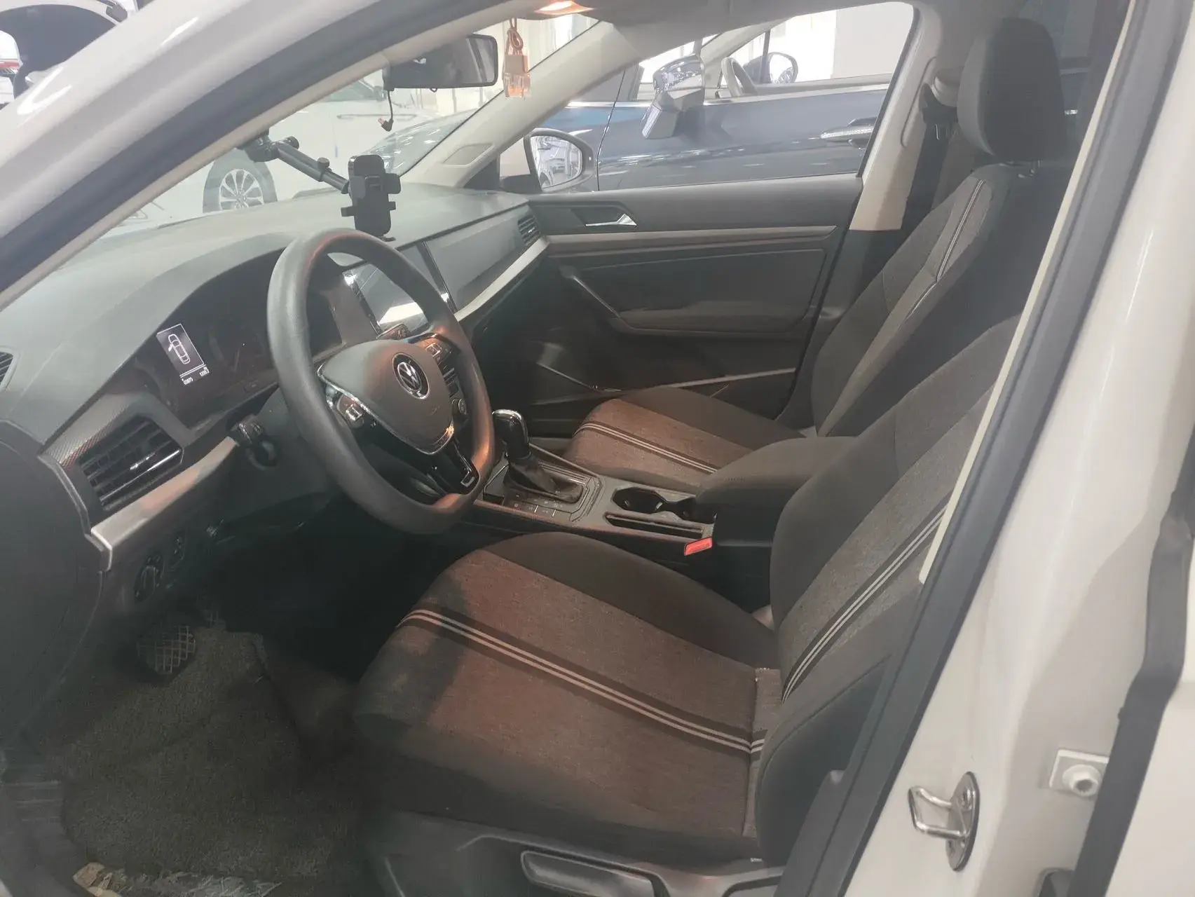 2022 VOLKSWAGEN LAVIDA thumbnail 3