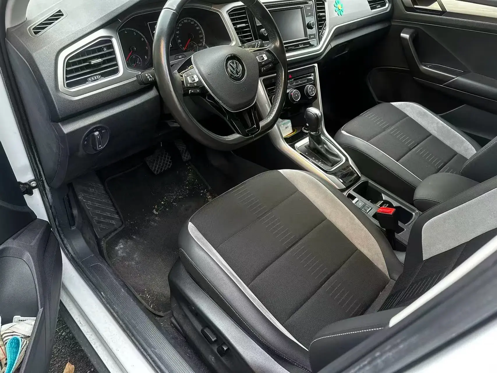 2020 VOLKSWAGEN T-ROC thumbnail 4