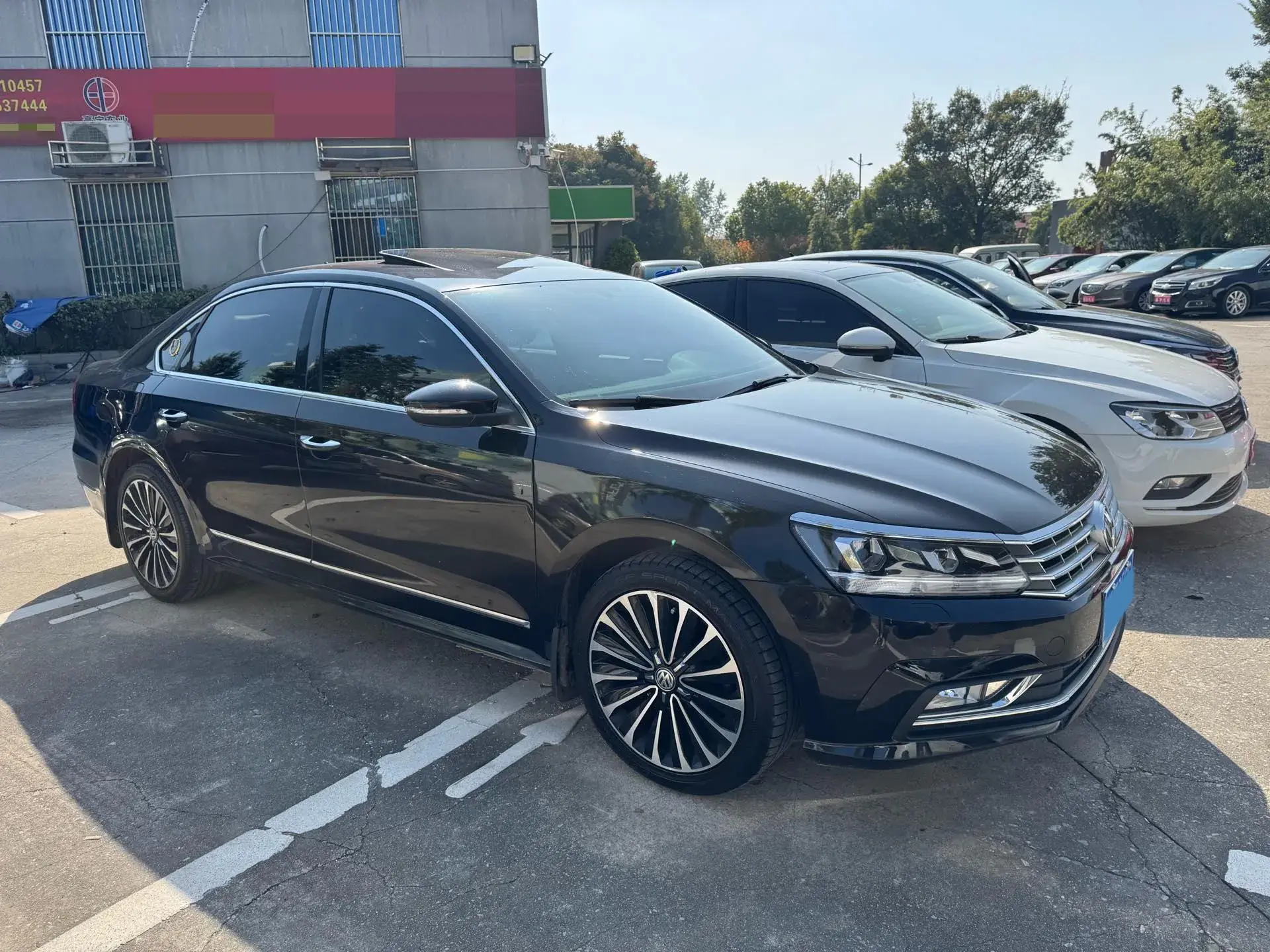 2017 VOLKSWAGEN PASSAT thumbnail 3
