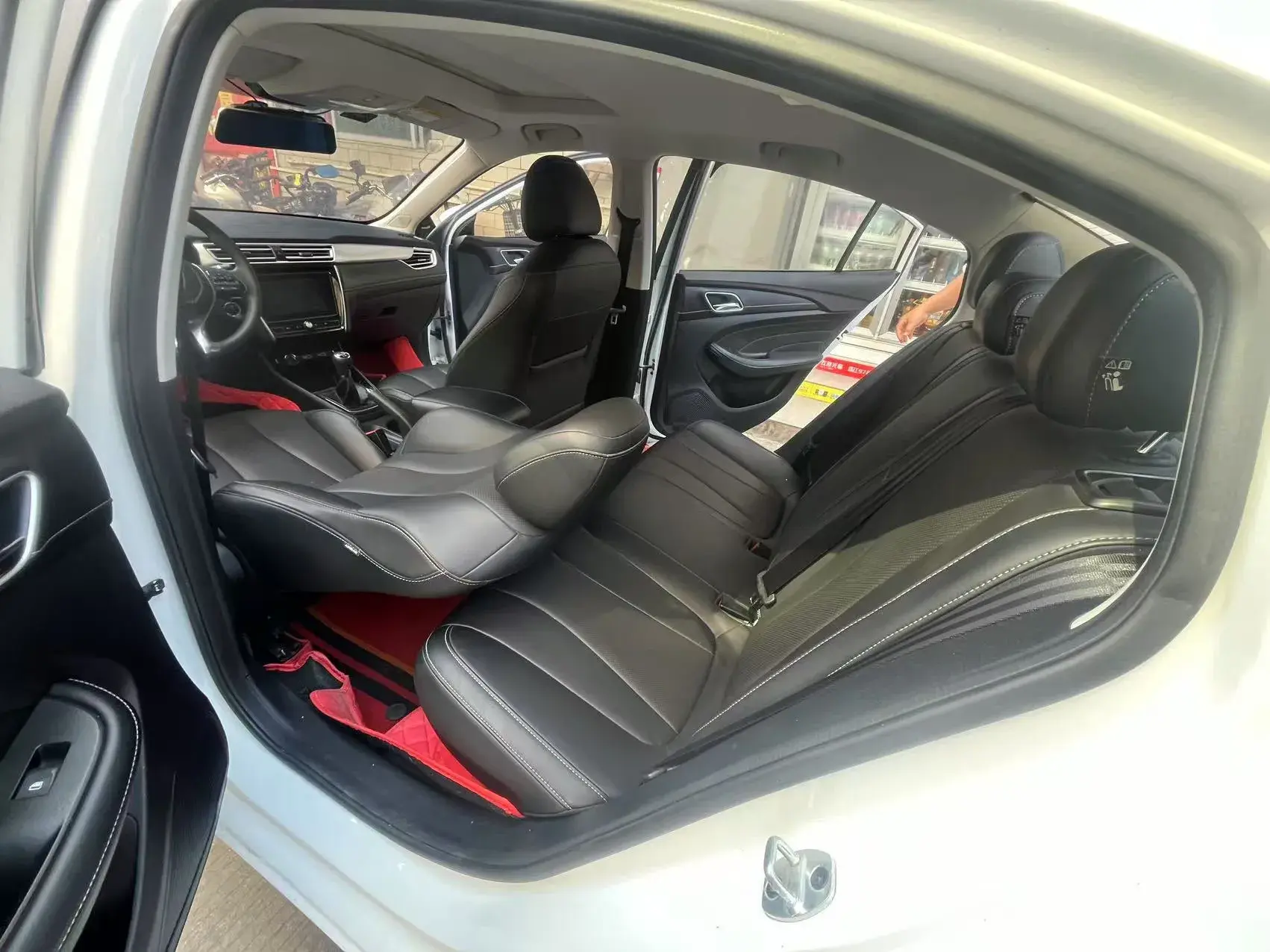 2019 ROEWE I5 thumbnail 3