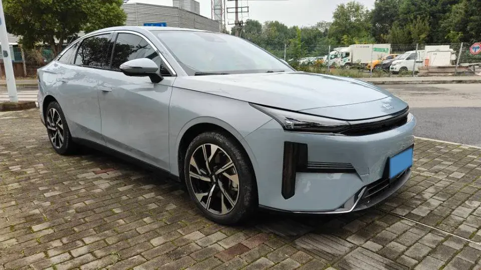 2023 GEELY GALAXY thumbnail 3