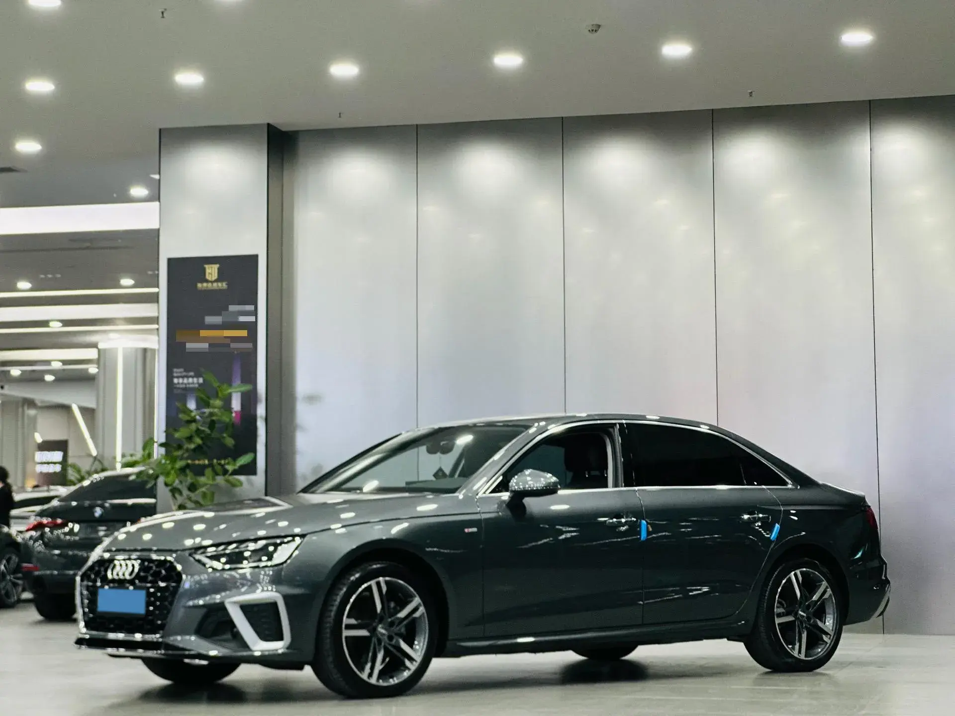 2020 AUDI A4L view 1