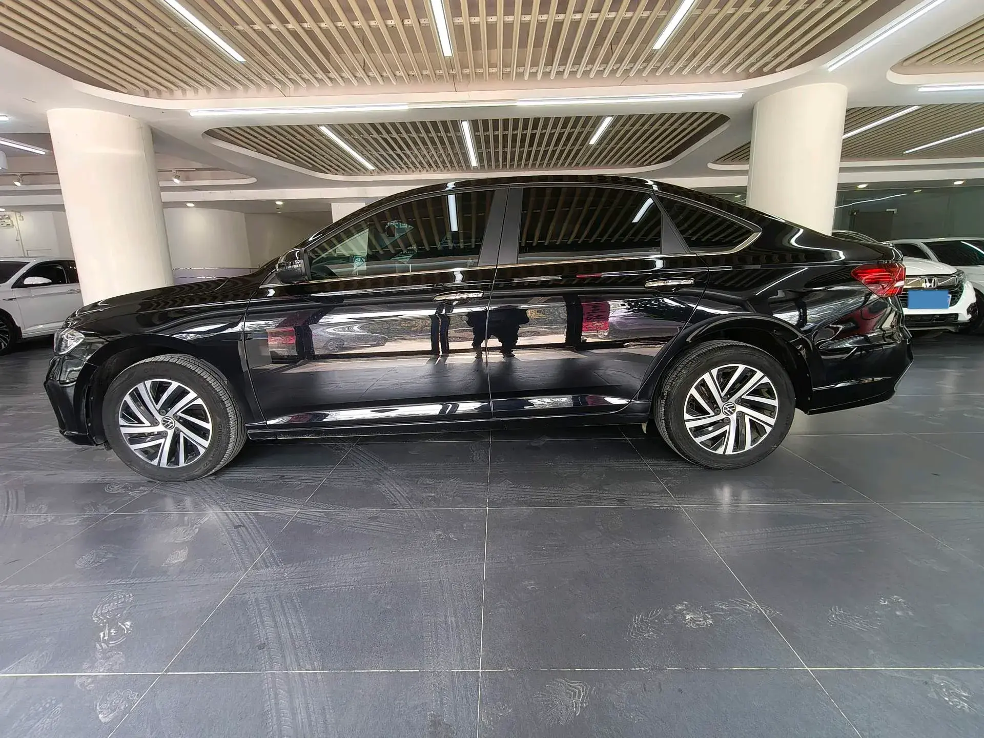 2023 VOLKSWAGEN LAVIDA thumbnail 4