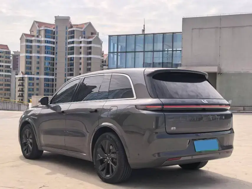 2023 LI L8 thumbnail 4