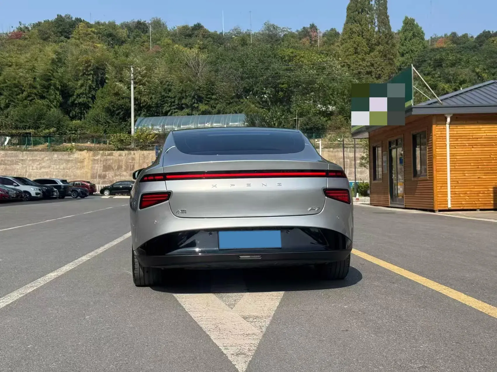 2021 XPENG P7 thumbnail 4