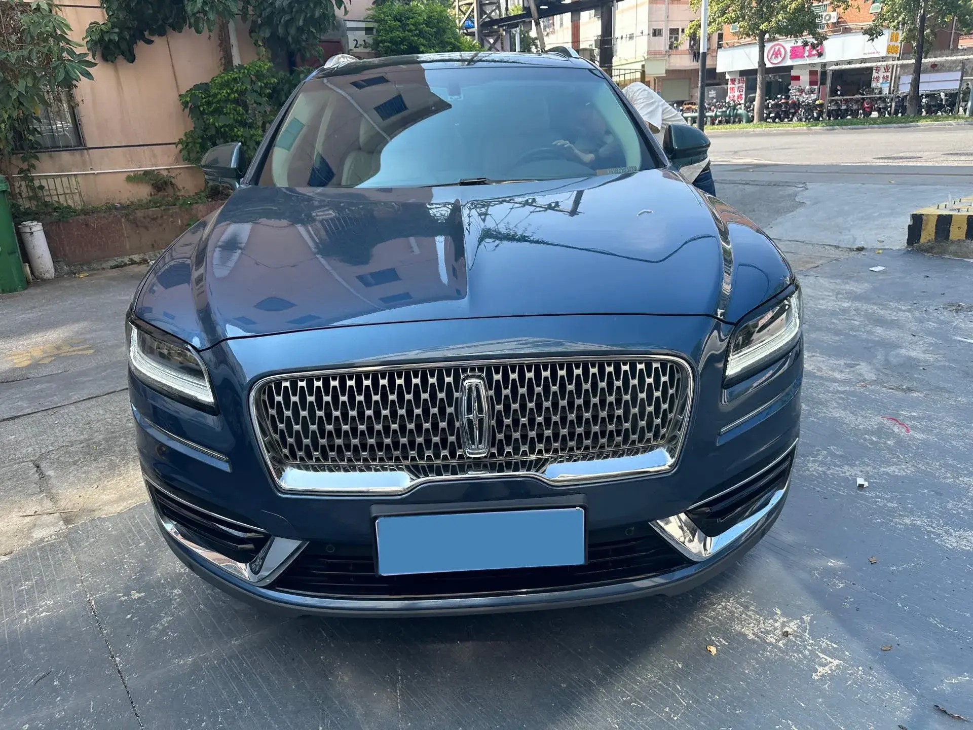 2019 LINCOLN NAUTILUS thumbnail 2