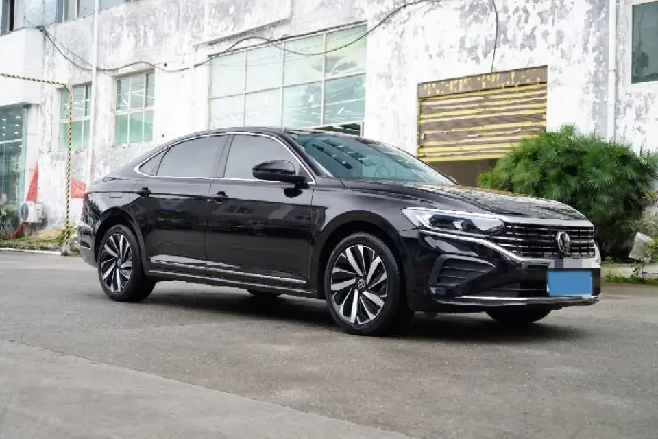 2025 VOLKSWAGEN PASSAT thumbnail 3