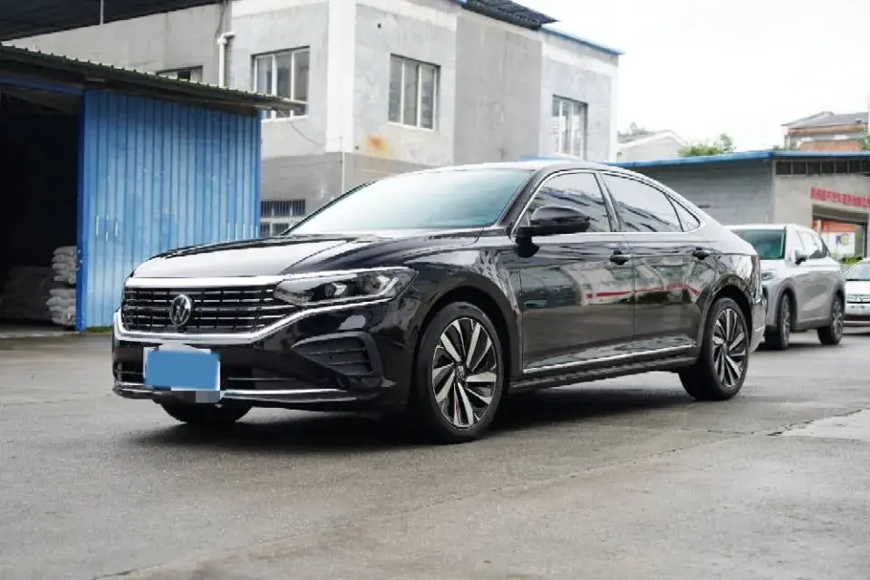 2025 VOLKSWAGEN PASSAT view 1