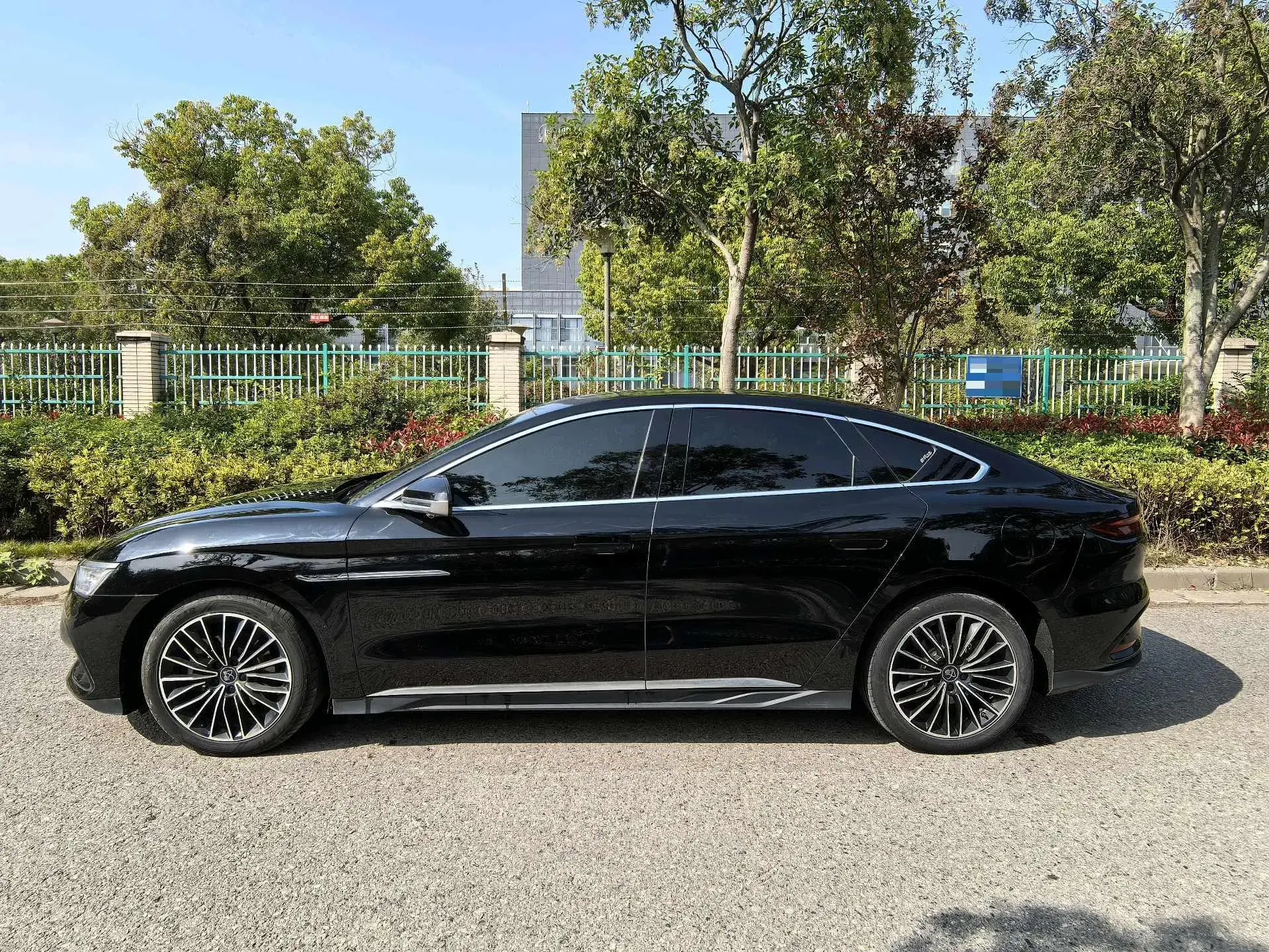 2022 BYD HAN thumbnail 3