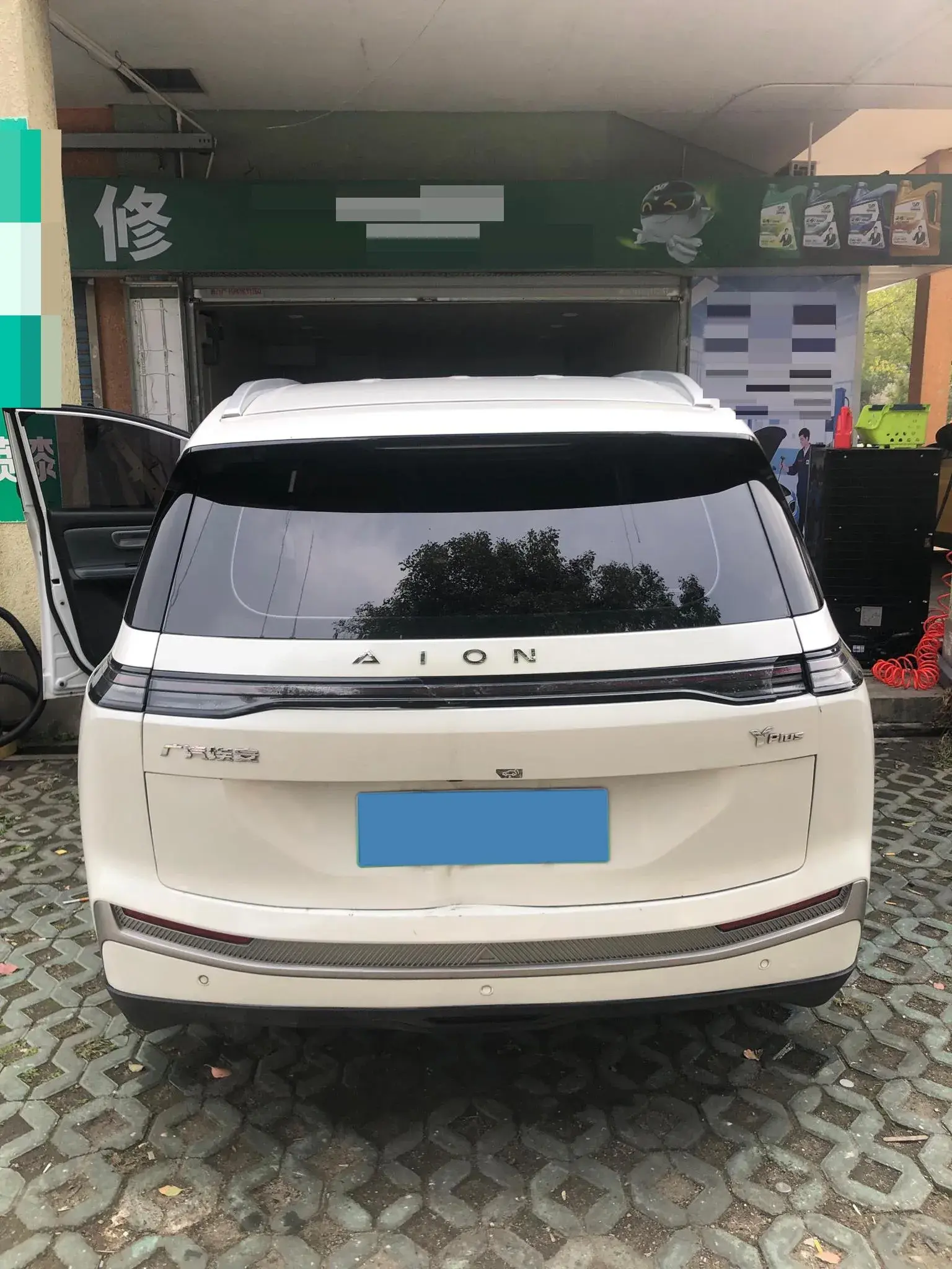 2023 AION Y thumbnail 3