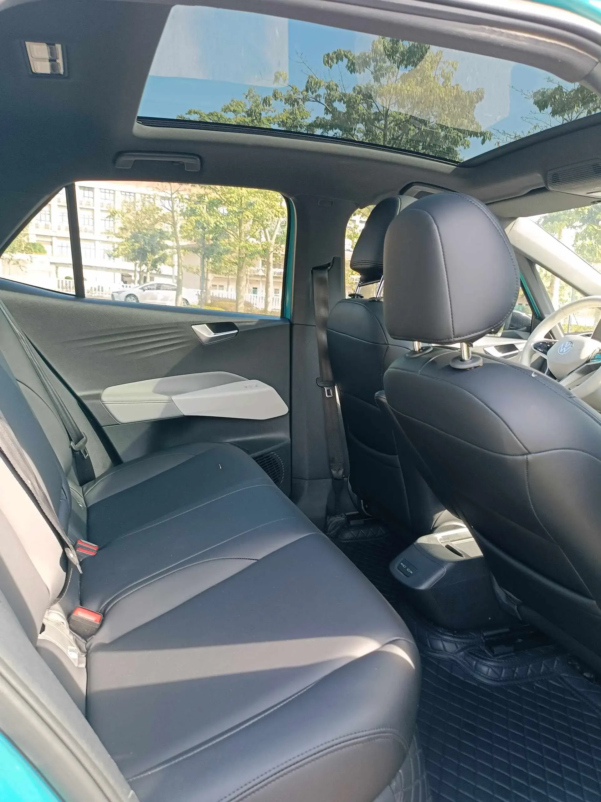 2021 VOLKSWAGEN ID.3 thumbnail 4