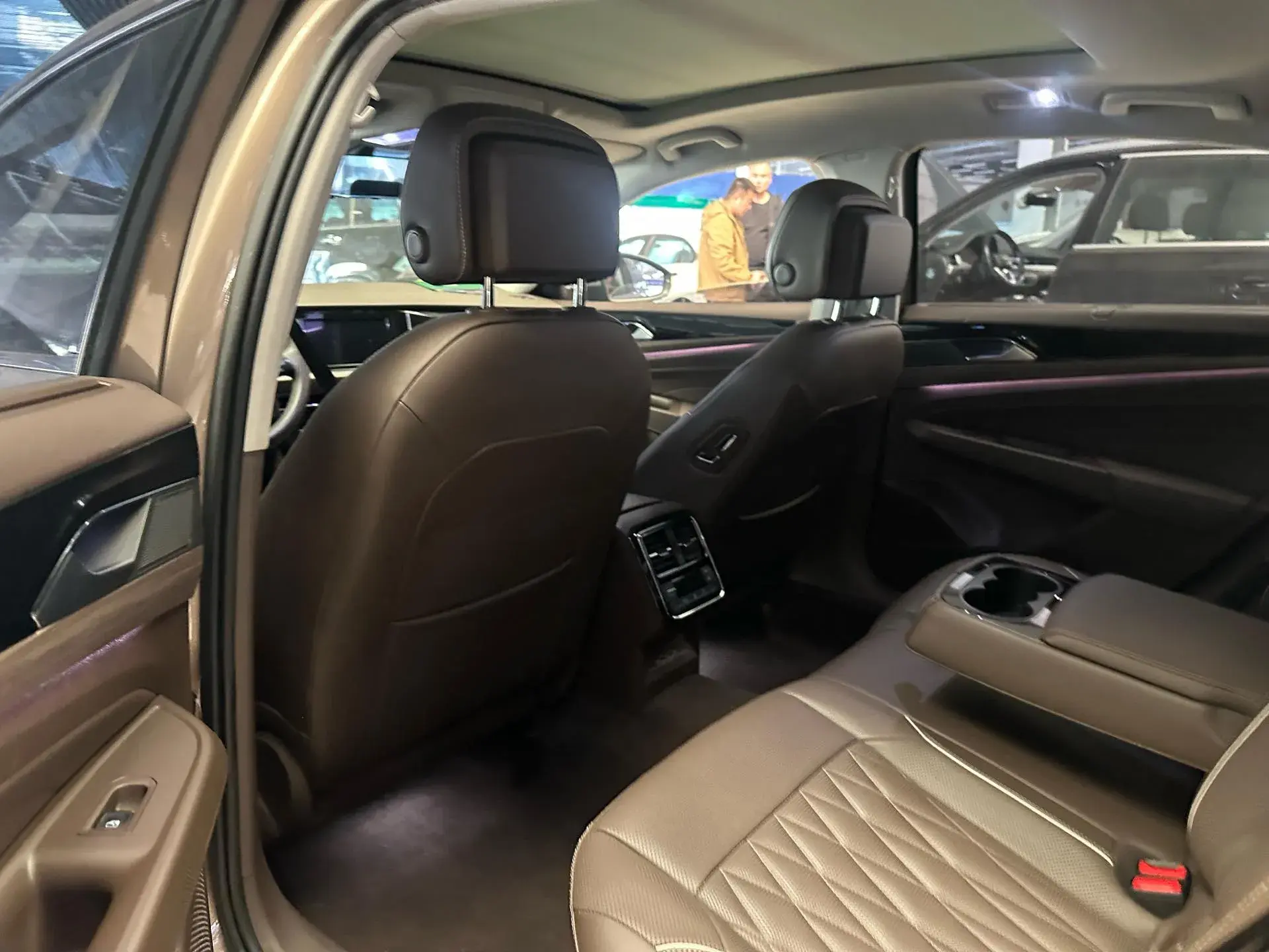 2019 VOLKSWAGEN PASSAT thumbnail 3