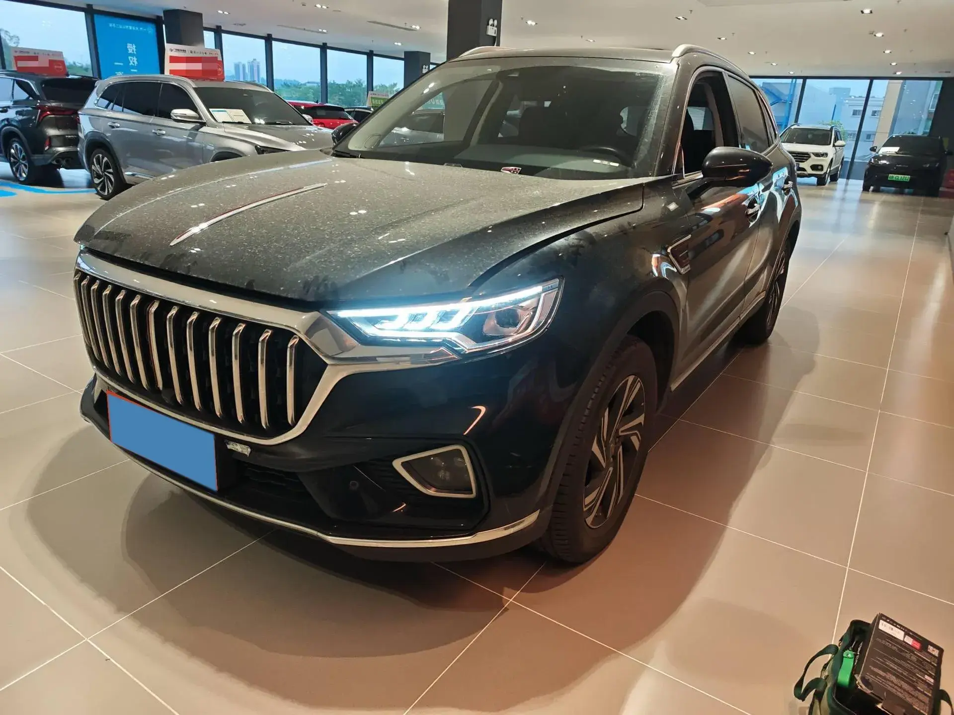 2022 HONGQI HS5 view 1