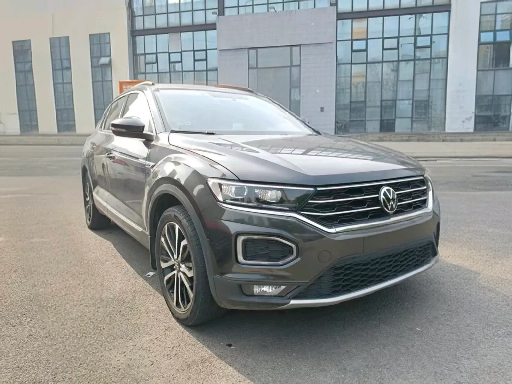 2022 VOLKSWAGEN T-ROC thumbnail 3