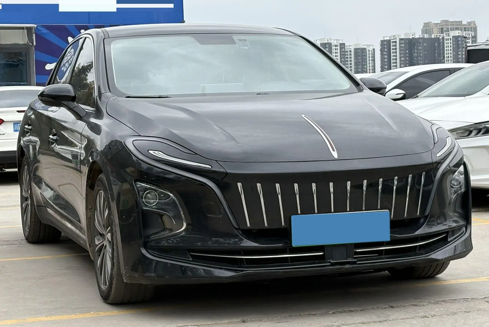 2023 HONGQI E-QM5 thumbnail 3