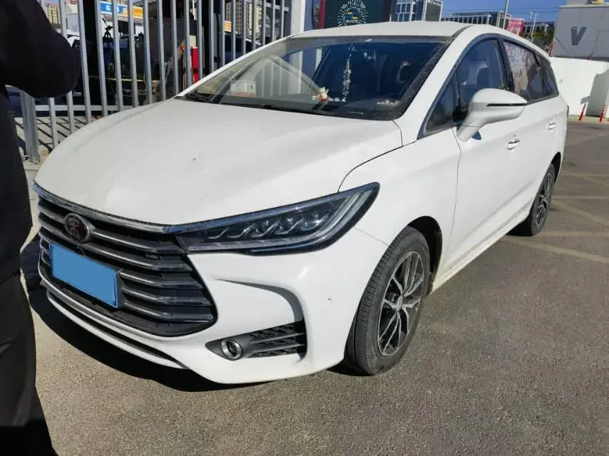 2017 BYD SONG view 1