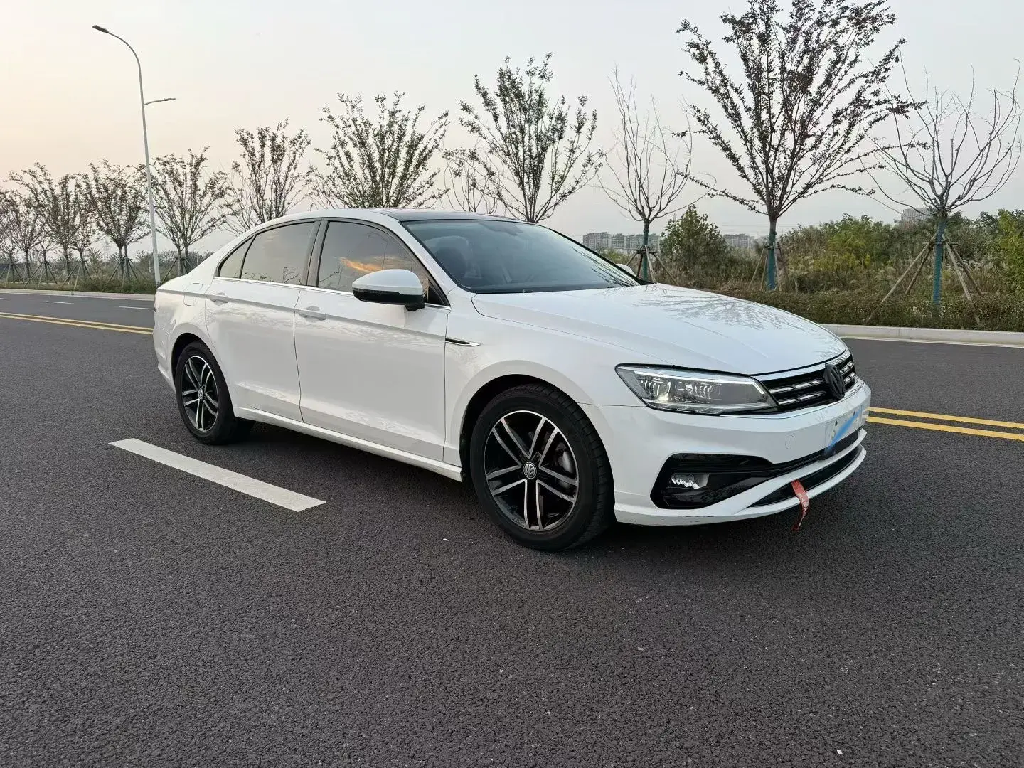 2021 VOLKSWAGEN LAMANDO thumbnail 3