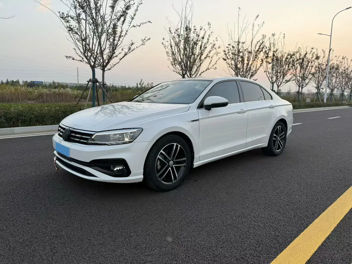 2021 VOLKSWAGEN LAMANDO view 1